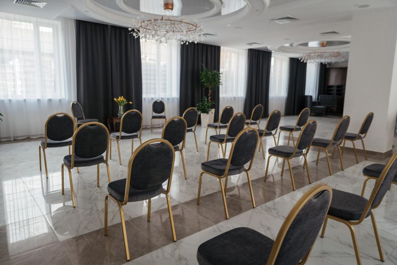 Optima Collection Bergshloss Rivne Esterno foto