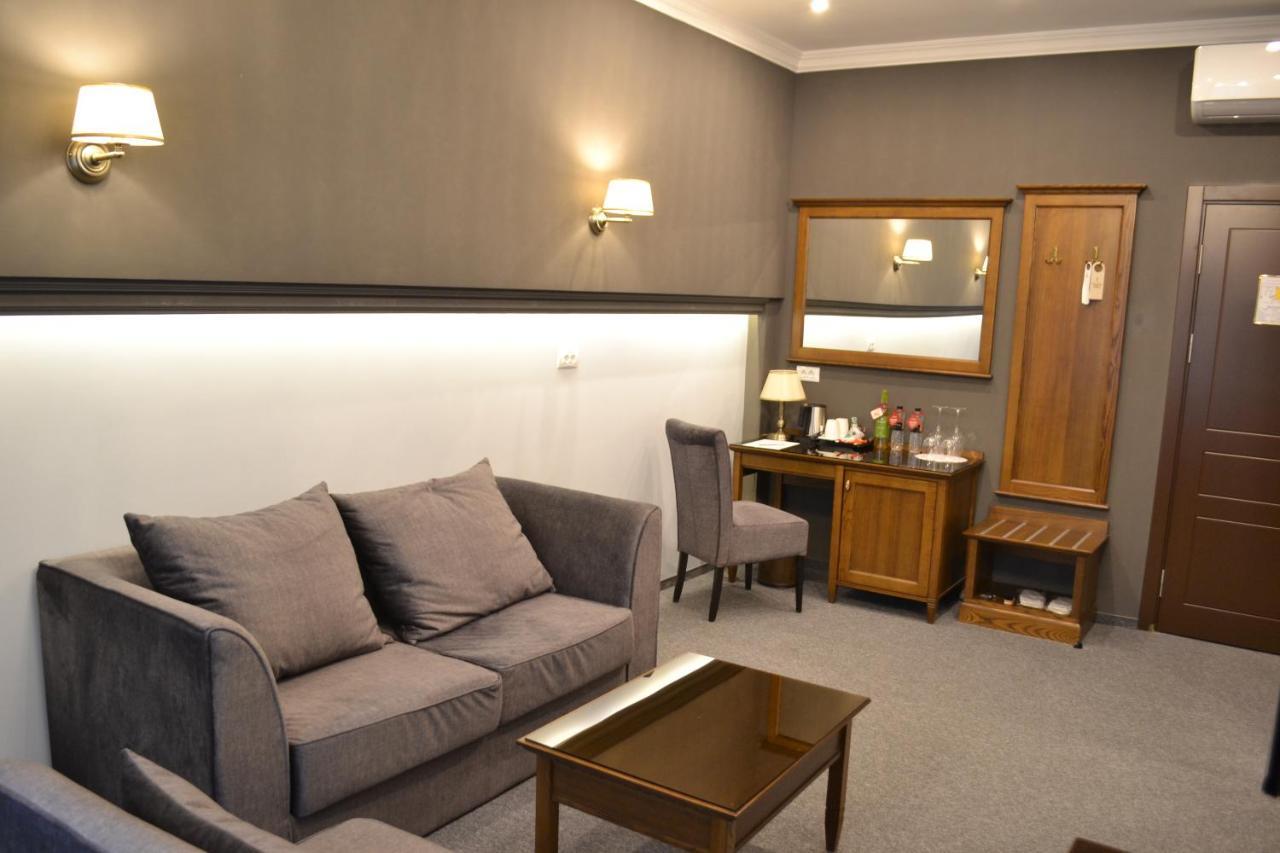 Optima Collection Bergshloss Rivne Esterno foto