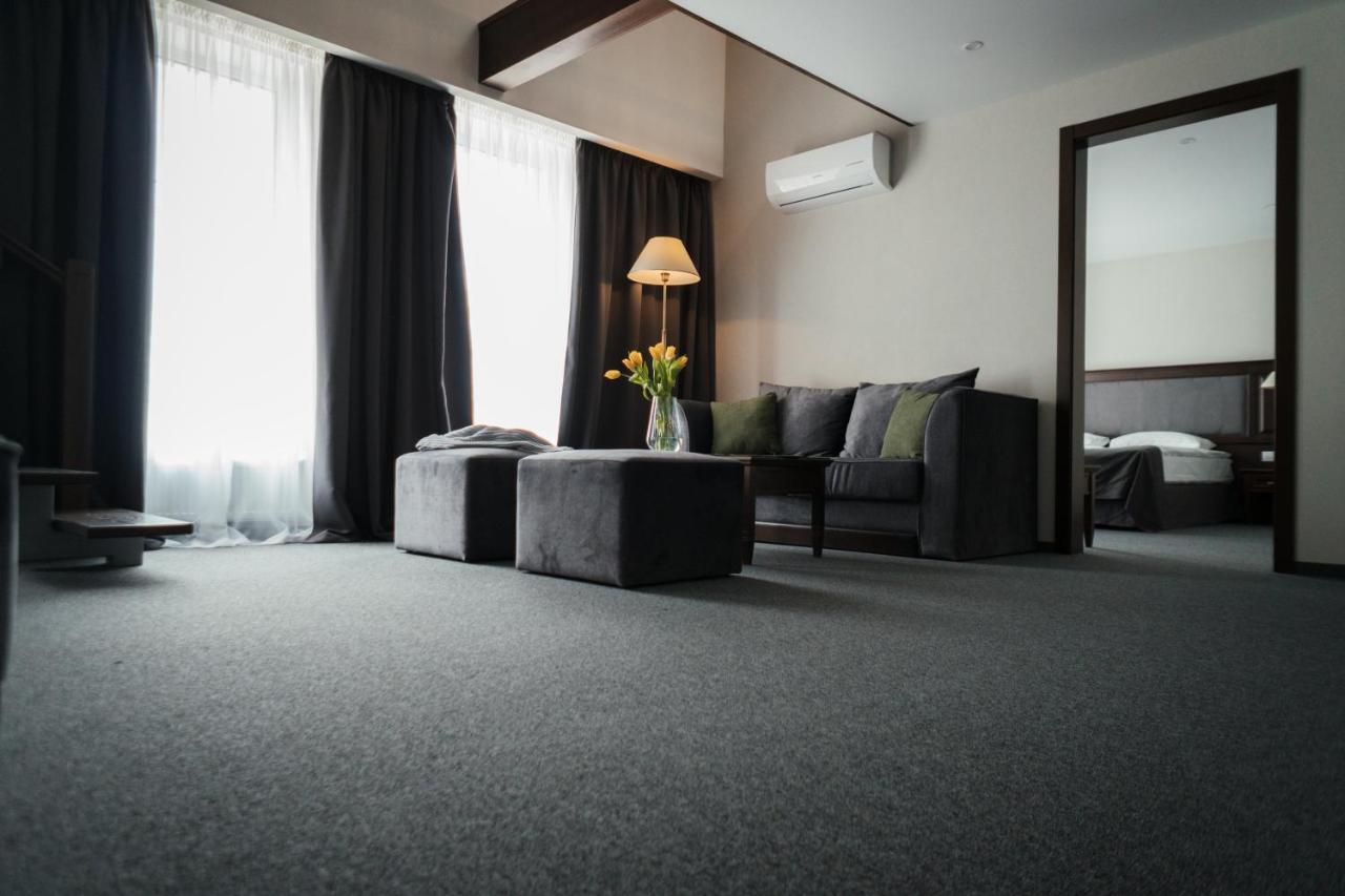 Optima Collection Bergshloss Rivne Esterno foto